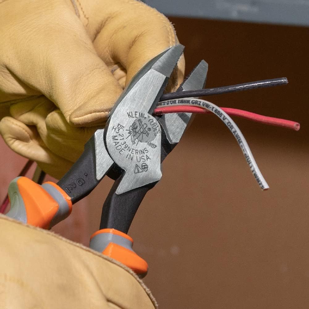 Ensemble pour 3 pinces isolées Klein Tools 9420R 1000V, fabriqué aux États-Unis, comprenant une pince à bec long, une pince coupante latérale et une pince coupante diagonale.