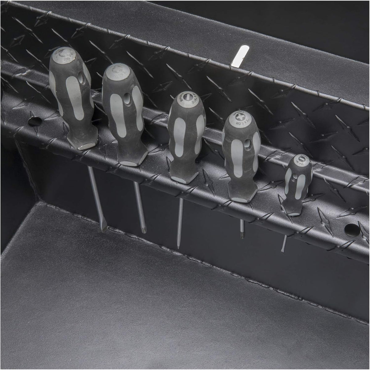 Coffre à outils pratiques pour camion UWS EC10603 72 pouces en aluminium à paroi épaisse noir mat, profil bas et couvercle RigidCore