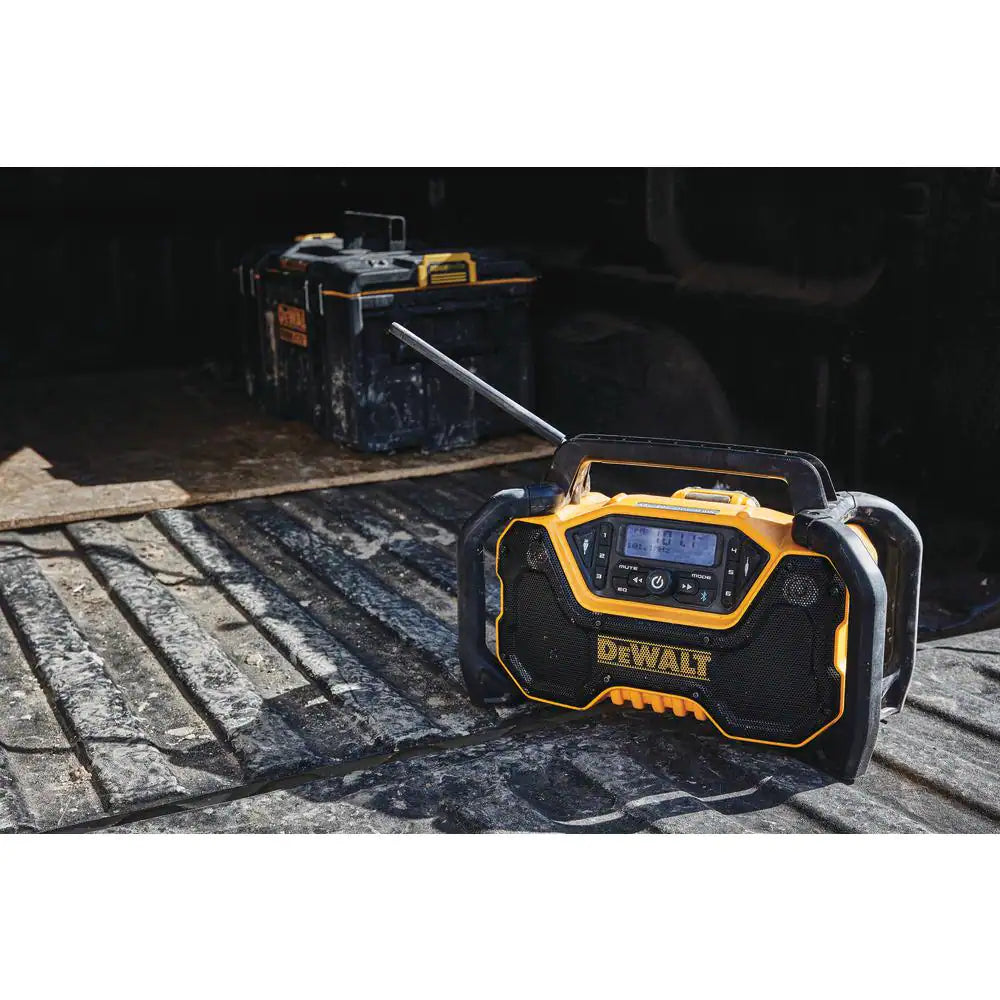 Radio Bluetooth compacte DCR028B 20 volts MAX (outil uniquement) – sélection pratique