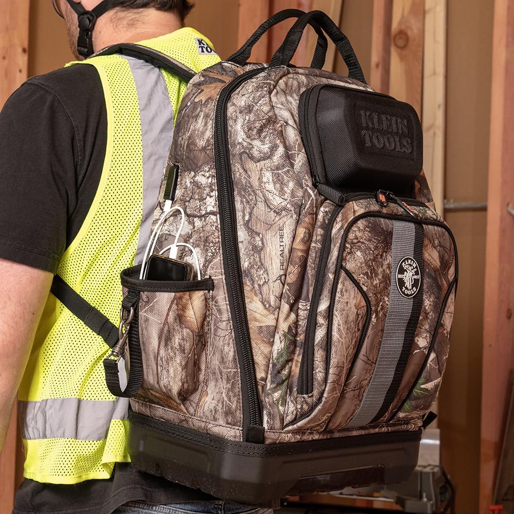 Sac à dos à équipements Klein Tools 62800BPCAMO, sac à dos de chantier Tradesman Pro extra-large à 40 poches, camouflage, doté de fond moulé et port de chargement