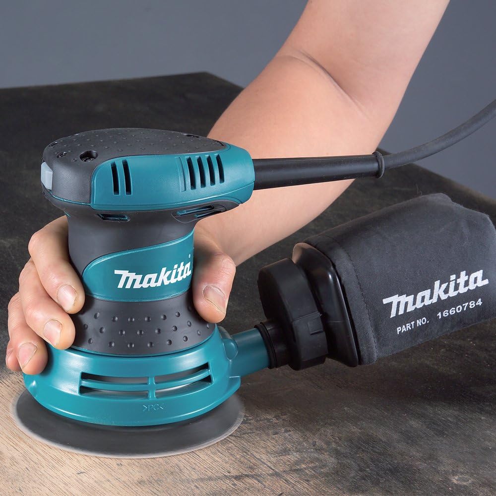Ponceuse orbitale aléatoire Makita BO5030K 5, doté de coffret à équipements