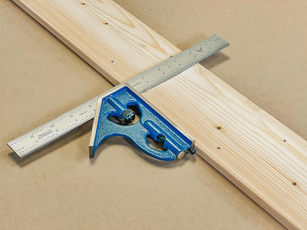 Équerre combinée 2 pièces PEC Tools - Lame de précision 12" (4R) doté de tête carrée en fonte, incluant un niveau à bulle et un outil de traçage, outil de mesure destiné à le travail des métaux, la menuiserie, le travail du bois et plus encore