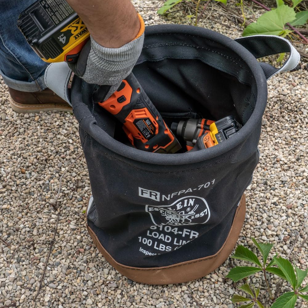 Seau en toile Klein Tools 5104FR, seau à équipements ignifugé en toile n° 4, doté de fond doublement renforcé, capacité de charge de 45 kg (100 livres).