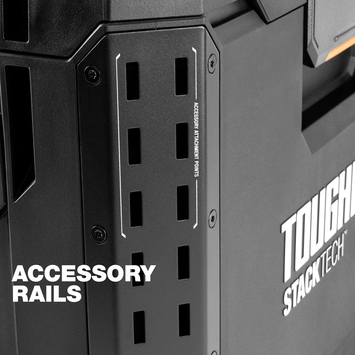 Coffret à outils pratiques ToughBuilt StackTech grand format avec interface à verrouillage automatique, couvercle auto-alignant, loquet à une main, rails pour accessoires, points de verrouillage et protection IP65