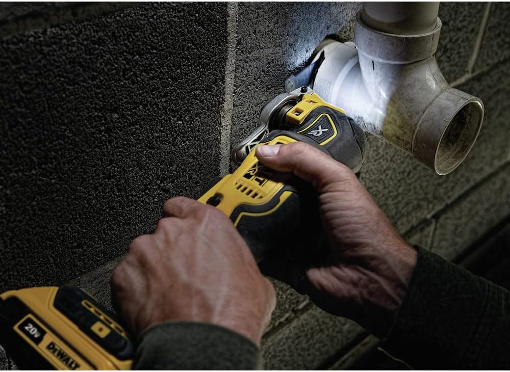 Dispositif multifonction oscillant sans fil DEWALT DCS356BR 20V MAX XR à 3 vitesses et batterie lithium-ion sans balais (outil seul) (reconditionné)