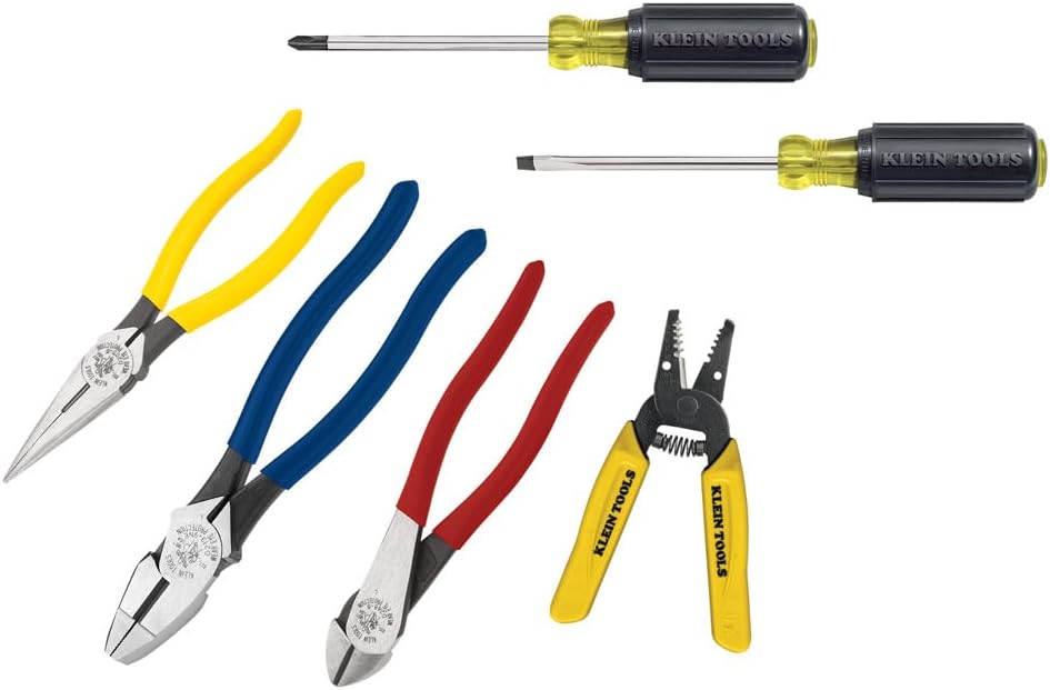 Le coffret d'équipements Klein Tools 92906, kit de base, contient des équipements à main Klein destiné à apprentis ou particuliers : pinces, pince à dénuder/couper les fils, tournevis, 6 pièces.