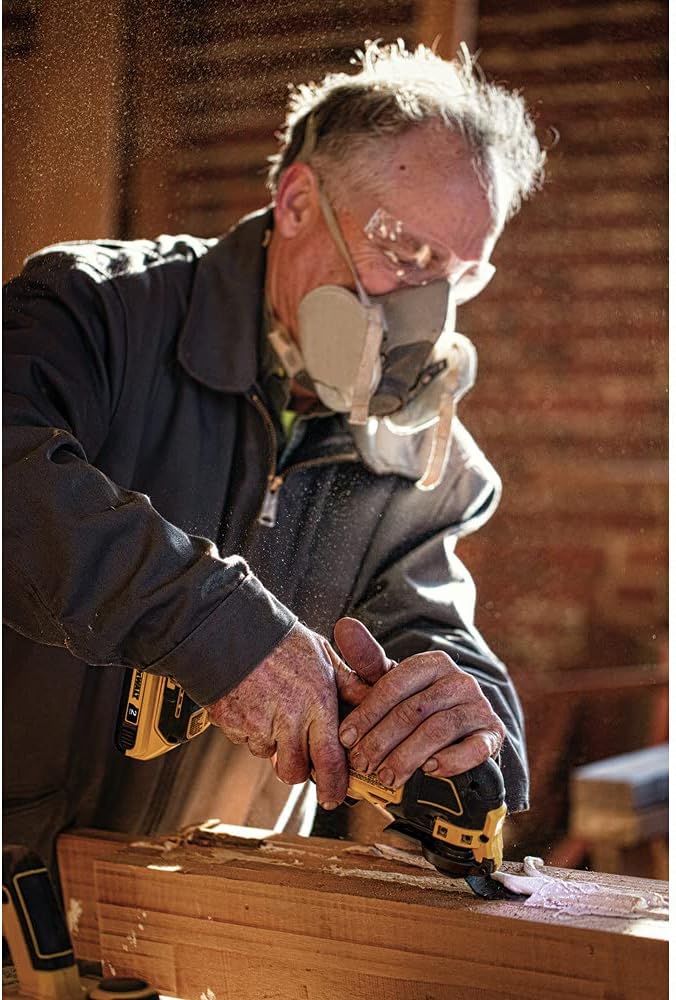 Dispositif oscillant sans fil DEWALT Atomic 20V MAX* (DCS354B), vendu à l'unité, multicolore.