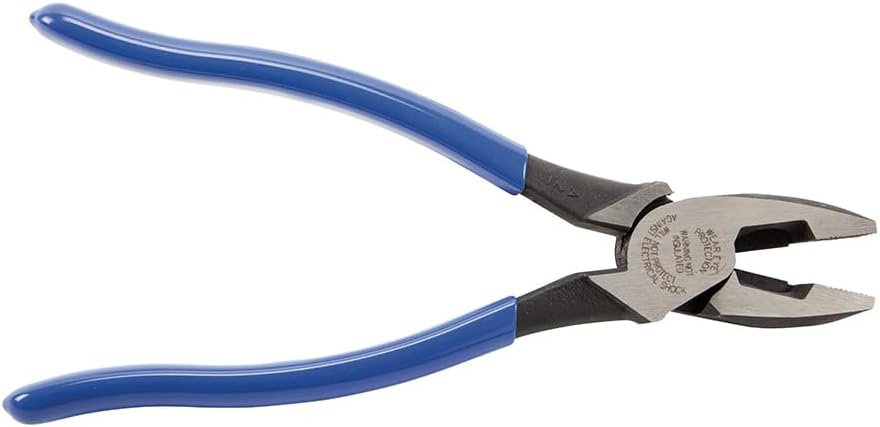 Ensemble d'équipements d'électricien Klein Tools 80152, fabriqué aux États-Unis, comprenant une pince, un tournevis magnétique, un tournevis à tension constante (NCVT), une pince à dénuder et une pochette à équipements pour usage professionnel....