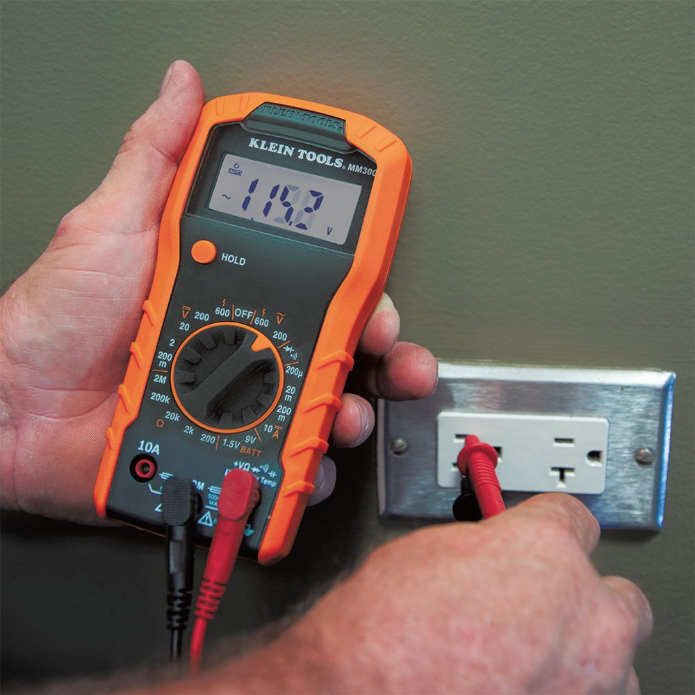 Ensemble de test électrique Klein Tools 80067 doté de thermomètre numérique infrarouge, multimètre, testeur de tension sans contact et testeur de prises, 4 pièces