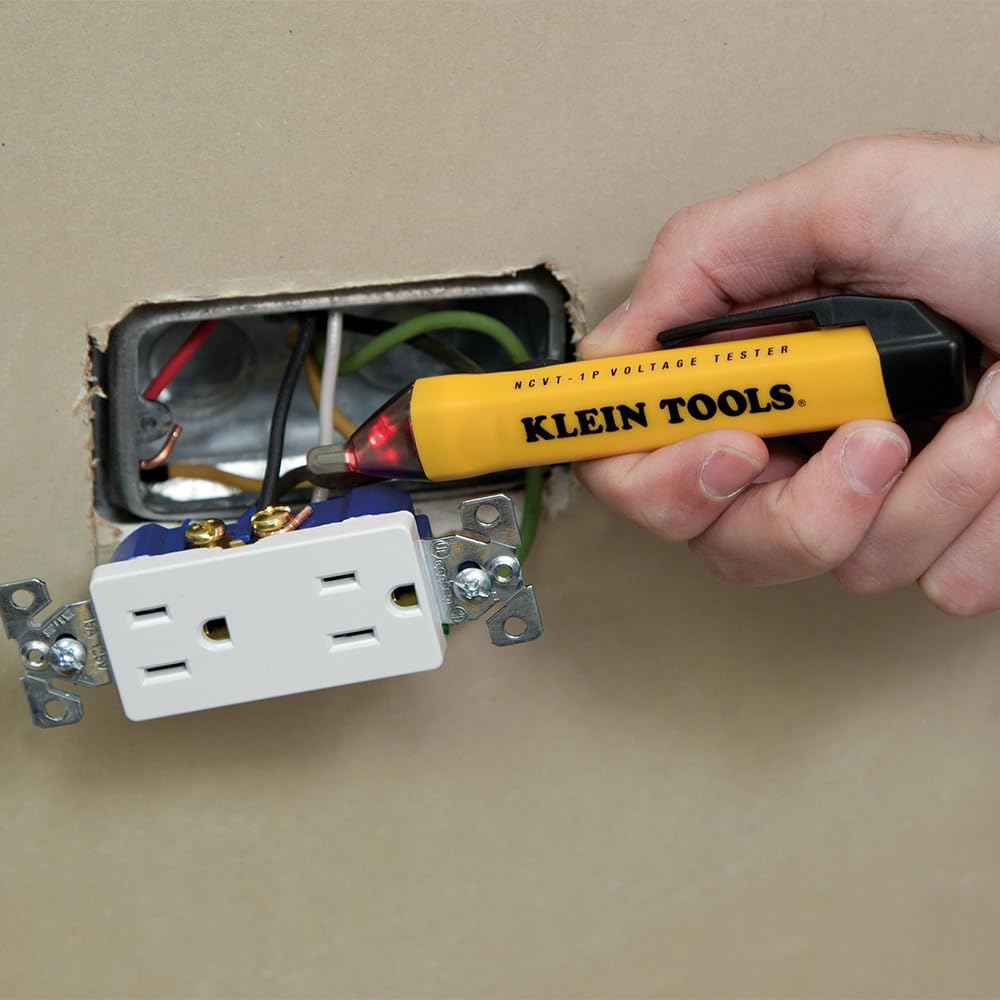 Ensemble de test électrique Klein Tools 80067 doté de thermomètre numérique infrarouge, multimètre, testeur de tension sans contact et testeur de prises, 4 pièces
