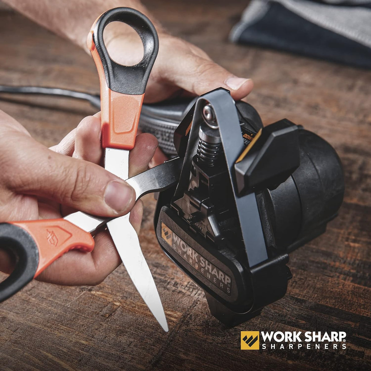 Affûteur de couteaux et d'équipements Work Sharp doté de courroies de rechange supplémentaires