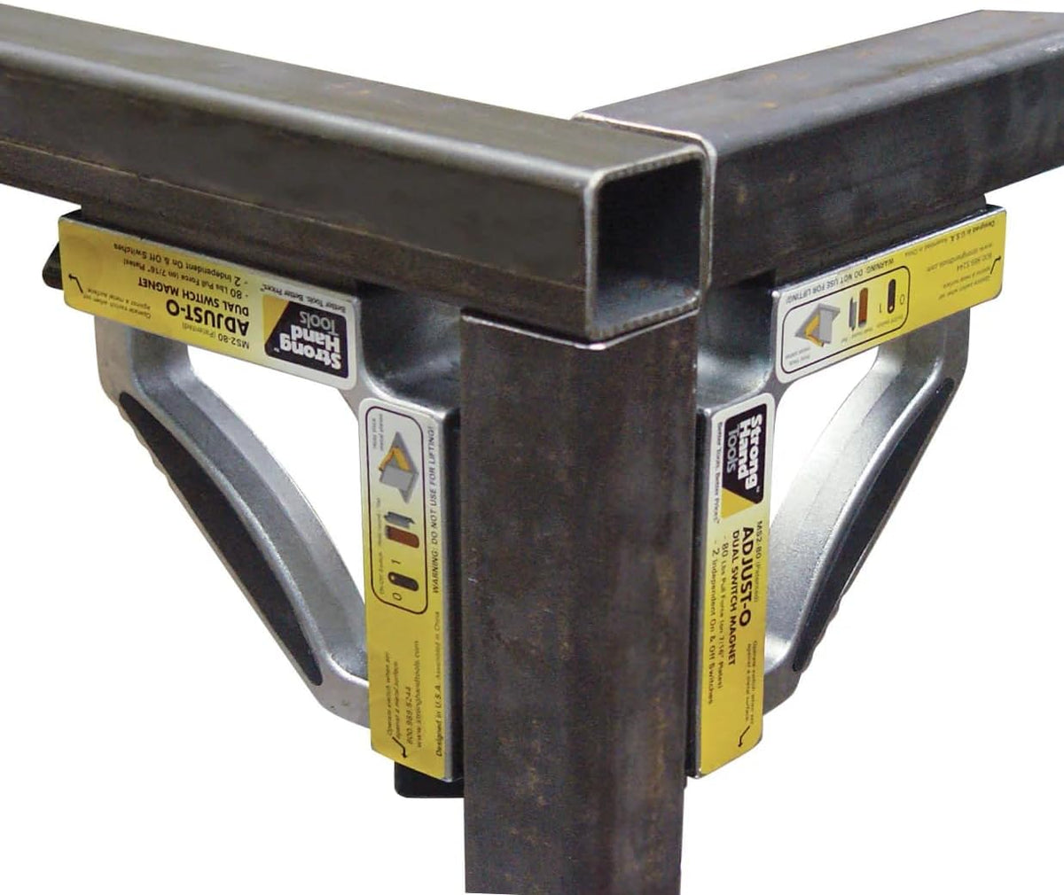 Équerre magnétique pour fabrication à double interrupteur Adjust-O 90° de Strong Hand Tools, interrupteurs marche/arrêt, force de traction maximale : 54 kg, dimensions : 15,2 cm x 15,2 cm x 3,8 cm, MS2-80