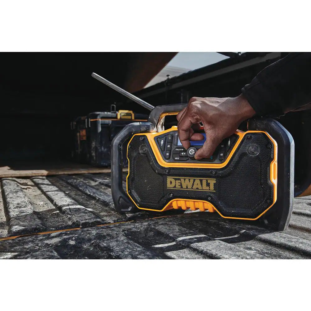 Radio Bluetooth compacte DCR028B 20 volts MAX (outil uniquement) – sélection pratique