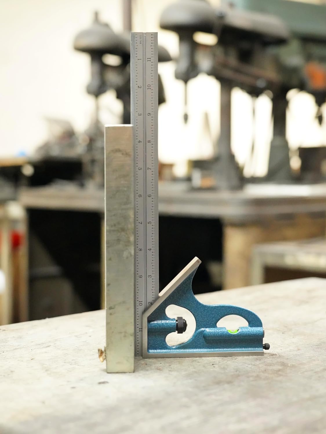 Équerre combinée 2 pièces PEC Tools - Lame de précision 12" (4R) doté de tête carrée en fonte, incluant un niveau à bulle et un outil de traçage, outil de mesure destiné à le travail des métaux, la menuiserie, le travail du bois et plus encore