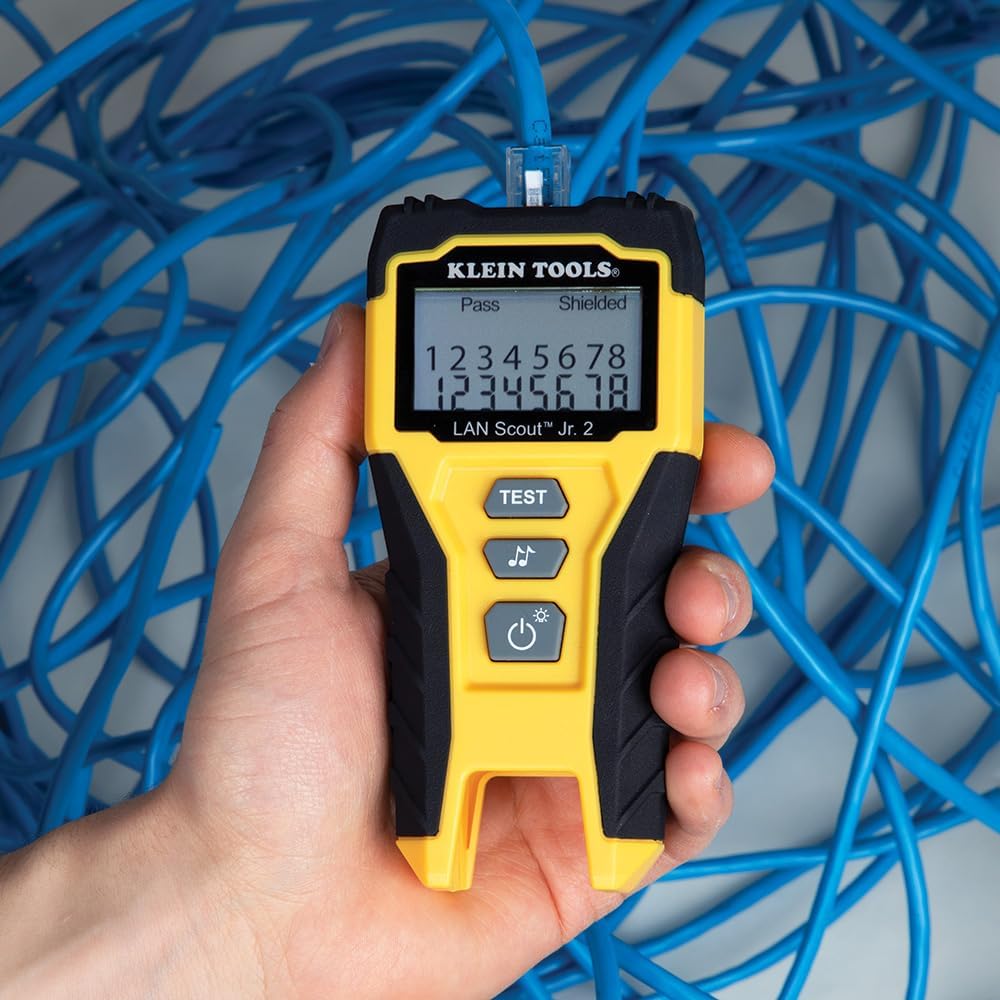 Ensemble de testeur de câbles RJ45 Klein Tools 80072 doté de LAN Scout Jr. 2, outil de sertissage/dénudage/coupe coaxial et paquet de 50 fiches de données modulaires traversantes