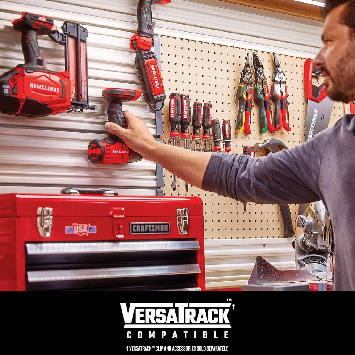 Ensemble perceuse-visseuse et visseuse à percussion sans fil CRAFTSMAN V20 MAX, comprenant 2 batteries, un chargeur, une lampe pour travail LED, 2 embouts et un sac (CMCK200C2)