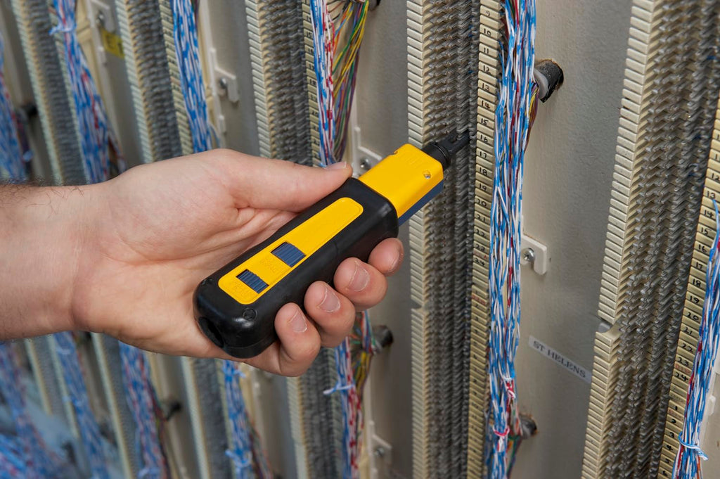 Dispositif de poinçonnage à percussion Fluke Networks 10061810 D914S doté de lame de coupe EverSharp 66/110, jaune, bleu, noir